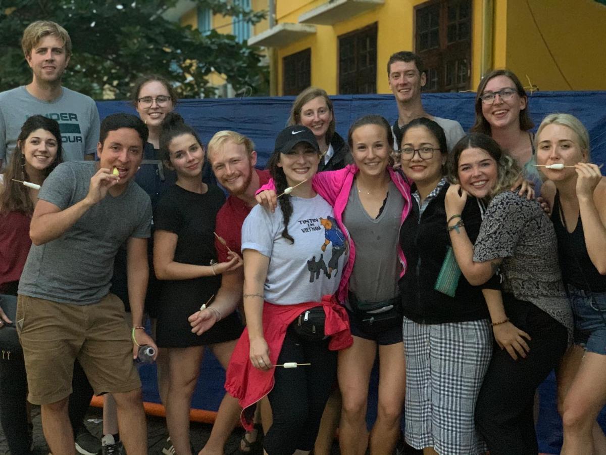 Cheerful Hoi An Hostel ภายนอก รูปภาพ