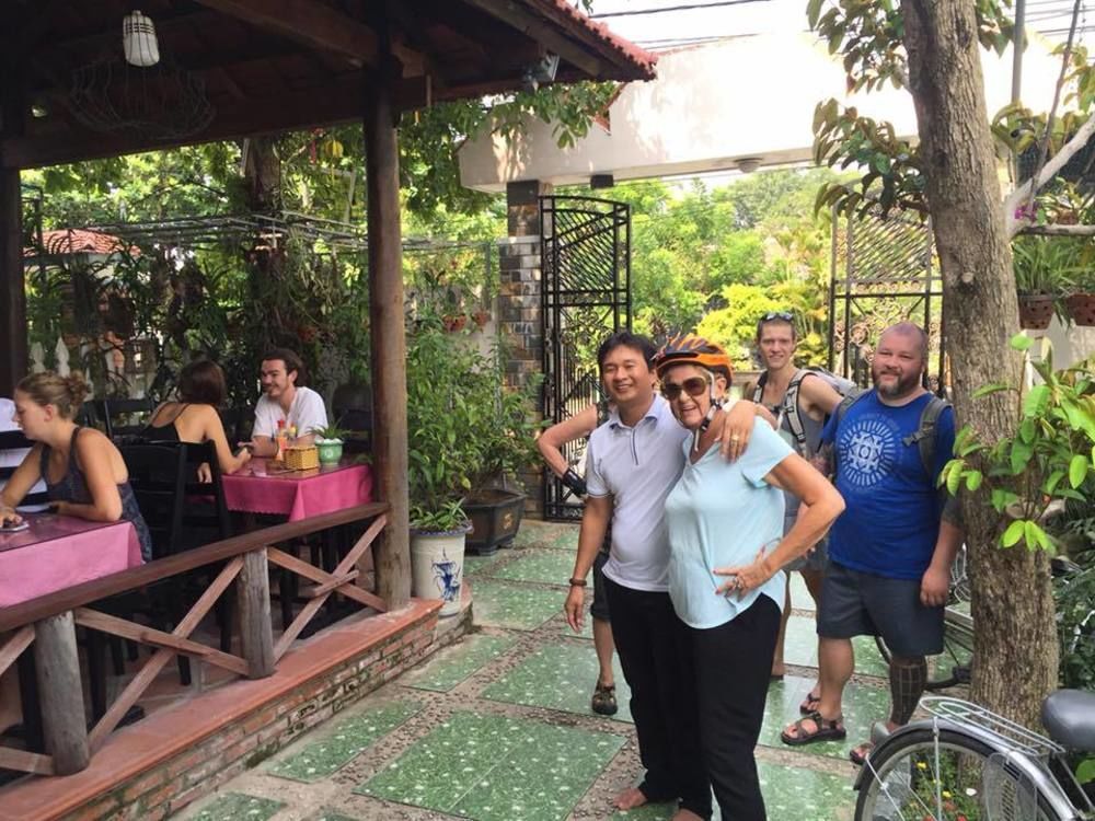 Cheerful Hoi An Hostel ภายนอก รูปภาพ