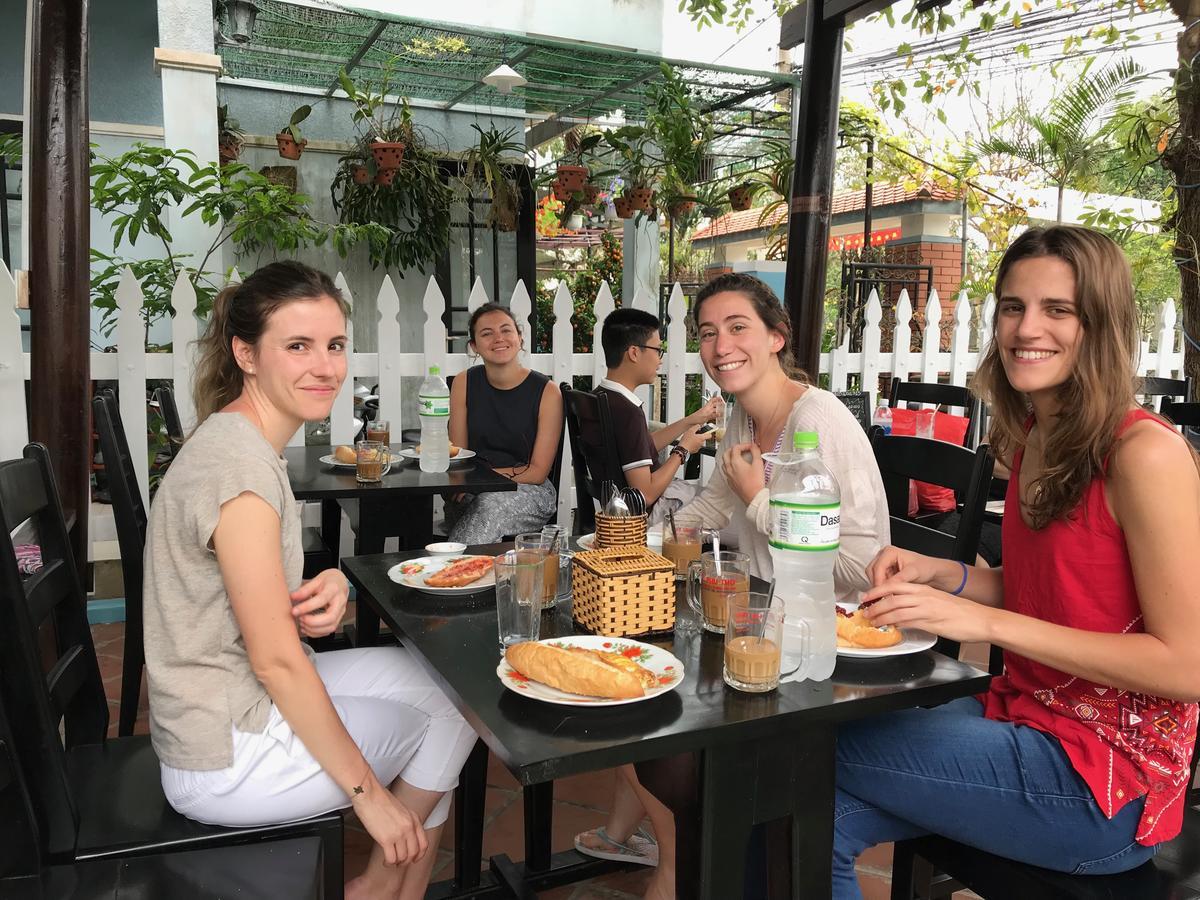 Cheerful Hoi An Hostel ภายนอก รูปภาพ