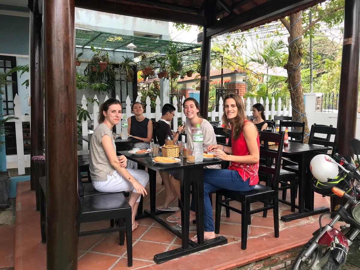 Cheerful Hoi An Hostel ภายนอก รูปภาพ