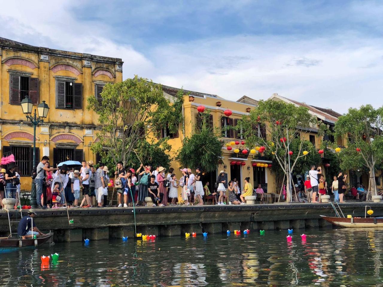 Cheerful Hoi An Hostel ภายนอก รูปภาพ
