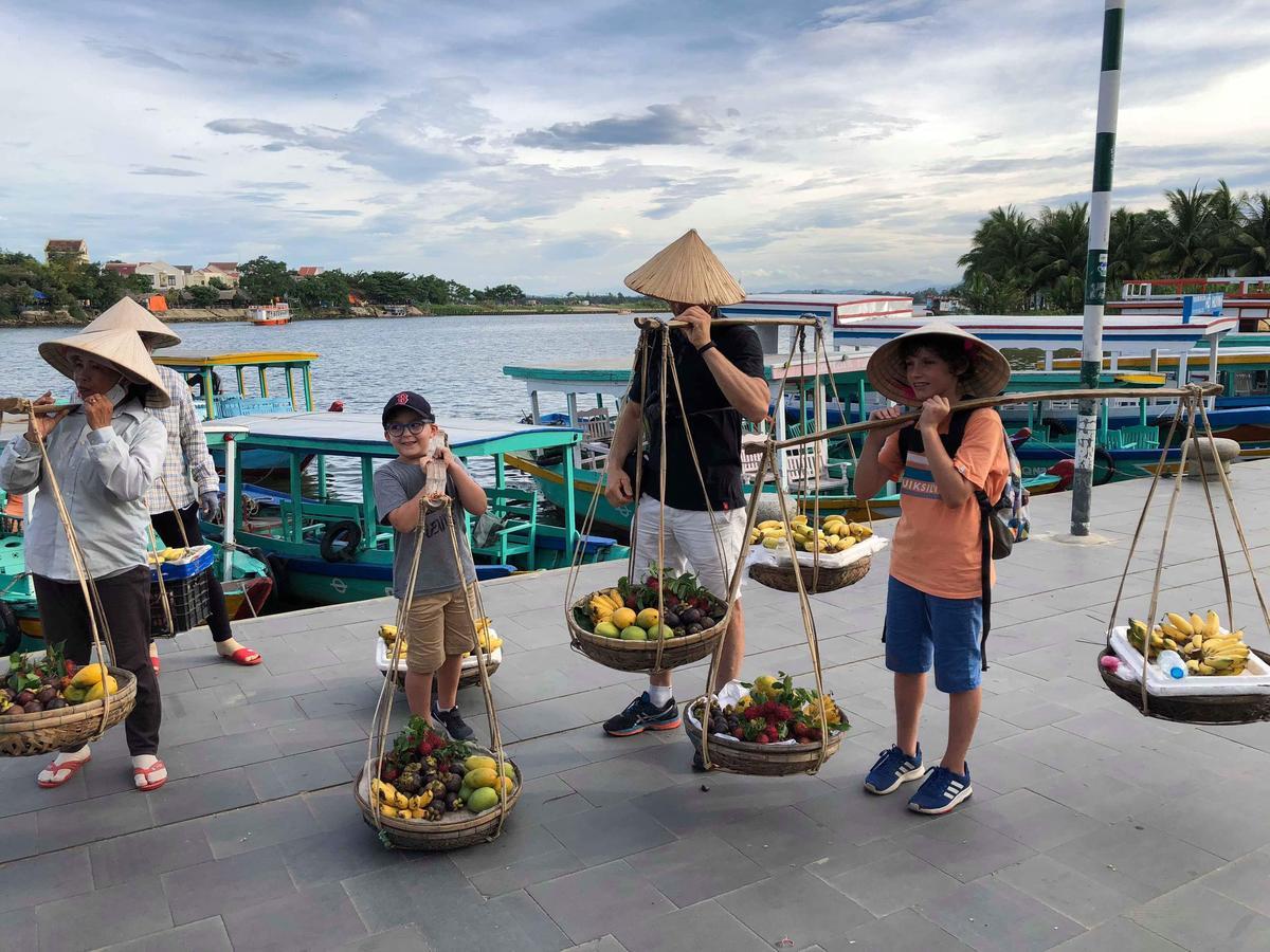 Cheerful Hoi An Hostel ภายนอก รูปภาพ