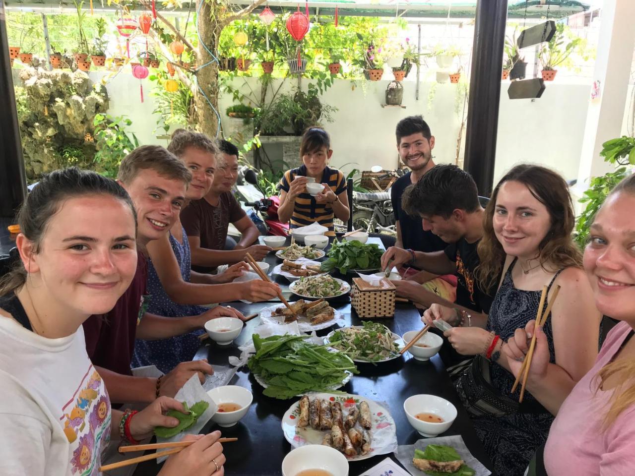 Cheerful Hoi An Hostel ภายนอก รูปภาพ
